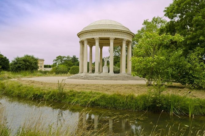 Versailles Palace Guided Tour With Gardens, Trianons & the Hamlet - Group Size