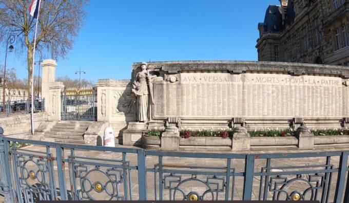 Versailles: Path of the Heroes E-Bike Tour - Suresnes American Cemetery