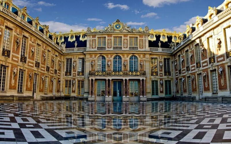 Versailles: Private Family Tour of Palace + Reserved Entry - Key Points