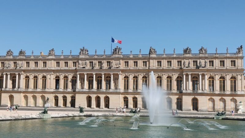 Versailles: Private Tour of the Palace With Reserved Entry - Exploring the Palace Interiors
