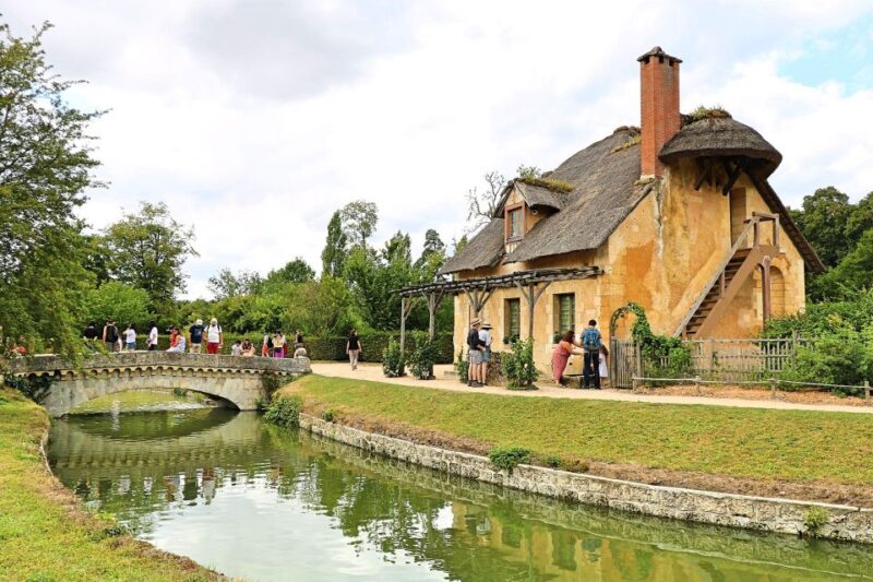 Versailles: Skip-the-Line Guided Palace Tour and Full Access - Exploring the Palace and Grounds