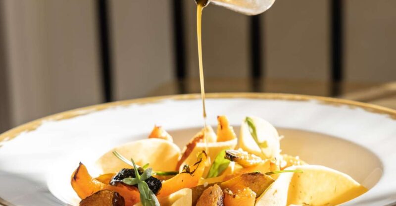 Versailles: Skip-the-Line Palace Entry Ticket & Lunch at Ore - Lunch at Ore