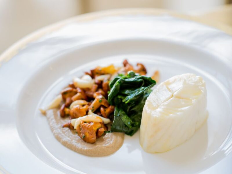 Versailles: Skip-the-Line Palace Entry Ticket & Lunch at Ore - Palace Access