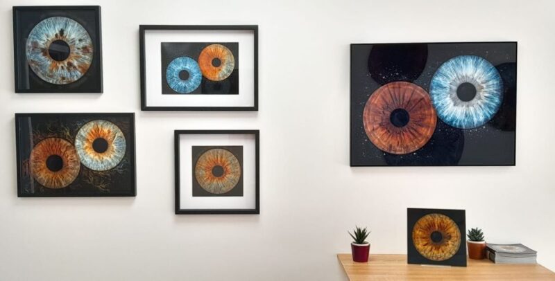 Versailles : We Create Art From Your Eyes - Original Souvenir With Loved Ones