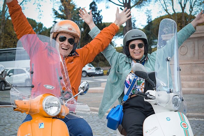 Vespa City Tour & Professional Photoshoot + Local Tiramisu - Secure Your Spot