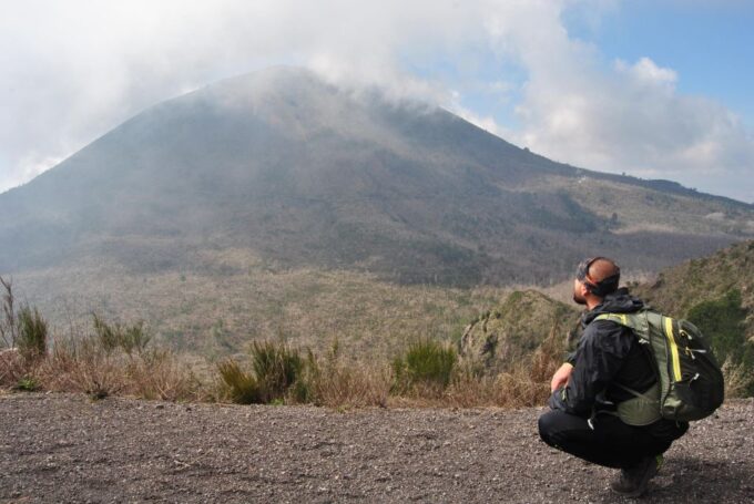 Vesuvio: 3h Trekking Tour With Volcanological Guide - Language and Group Size
