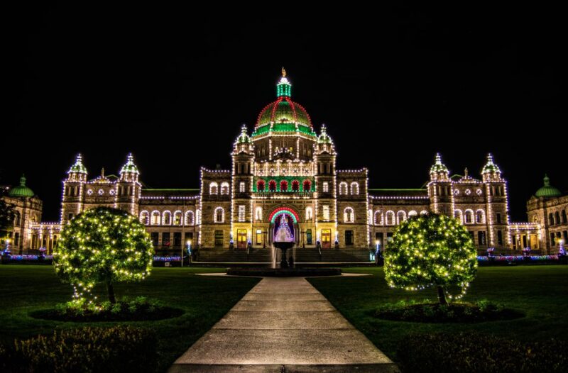 Victoria and Butchart Gardens Christmas Tour - Tour Features