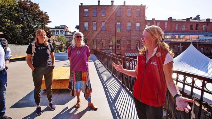 Victoria: Bites and Sights Tour With Food, Drinks, and Ferry - Explore Chinatowns Architecture and History
