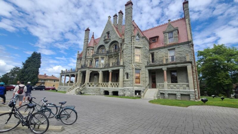 Victoria City Bike Tour: 2.5 Hr. History and Highlights Tour - Exploring Iconic Landmarks