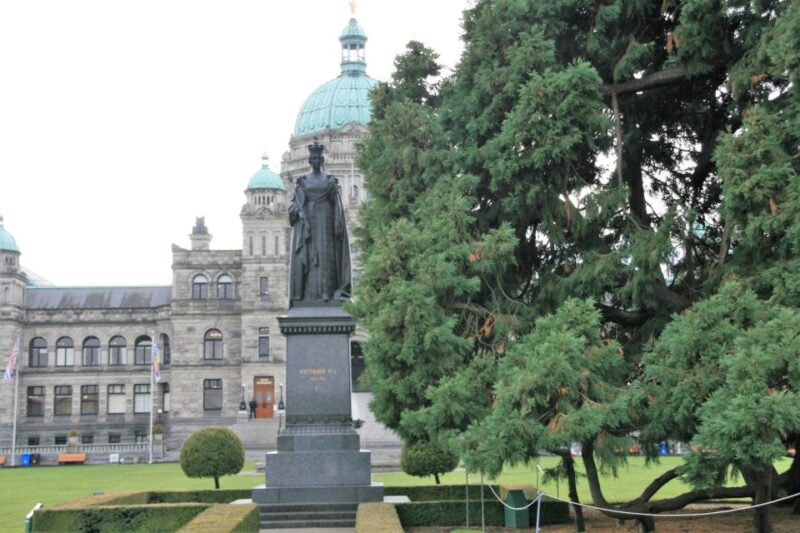 Victoria: Tips-Based City Highlights Walking Tour | 2.5-Hour - Exploring Victorias Main Highlights
