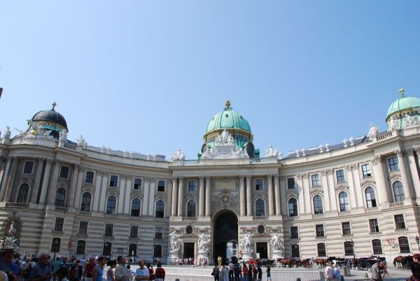 Vienna: 2-Hour Historical Sightseeing Tour - Historical Rulers and Significance
