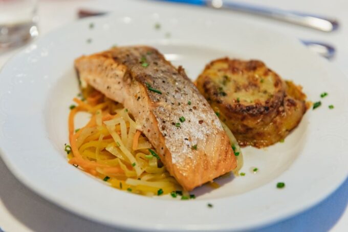 Vienna: 3-Course Evening Dinner Cruise - Seasonal Route Variation