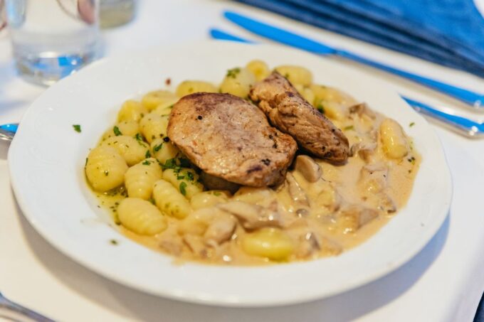 Vienna: 3-Course Evening Dinner Cruise - Frequently Asked Questions