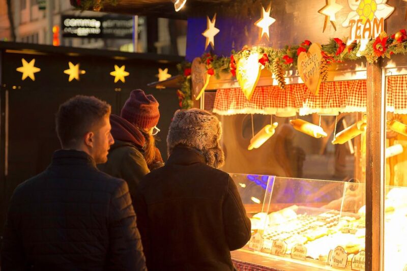 Vienna: Christmas Markets Tour - Taste Mulled Wine and Treats