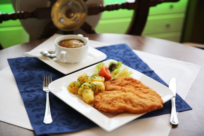 Vienna: Cruise and Schnitzel Tour - Enjoy Wiener Schnitzel and More