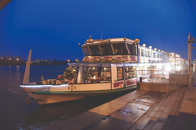 Vienna Evening Sightseeing Cruise With Music and Dinner - Staff Proficiency and Helpfulness