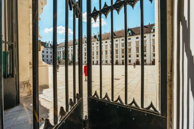 Vienna: Guided Walking Tour of City Center Highlights - Witnessing the Lipizzaner Horses