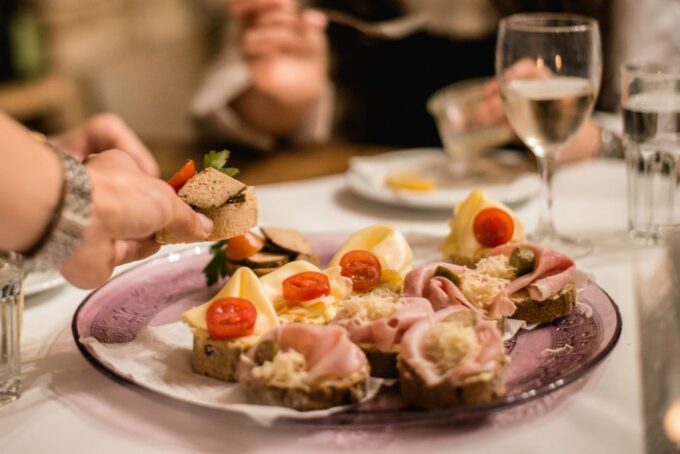 Vienna: Hidden Wine Cellars Tasting Experience - Discovering Viennese Wine