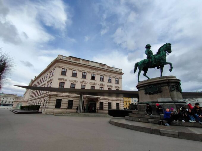 Vienna Historical Highlight City Tour + Wine Tasting - Learning About Habsburg Influence