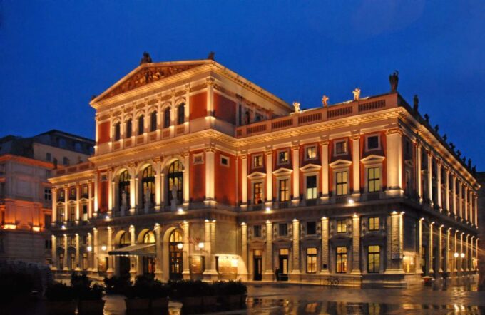 Vienna: Mozart Concert With Dinner and Carriage Ride - Discounts for Children and Students