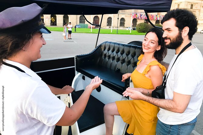 Vienna Oldtimer Tour (60 Min) Incl. Bottle of Prosecco - Meeting and Pickup