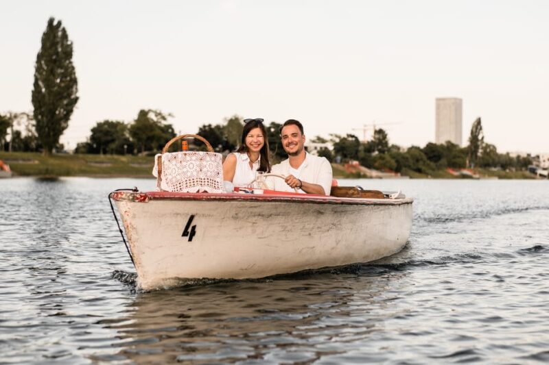 Vienna: Retro Boat Tour on the Danube River With Picnic - Customer Reviews