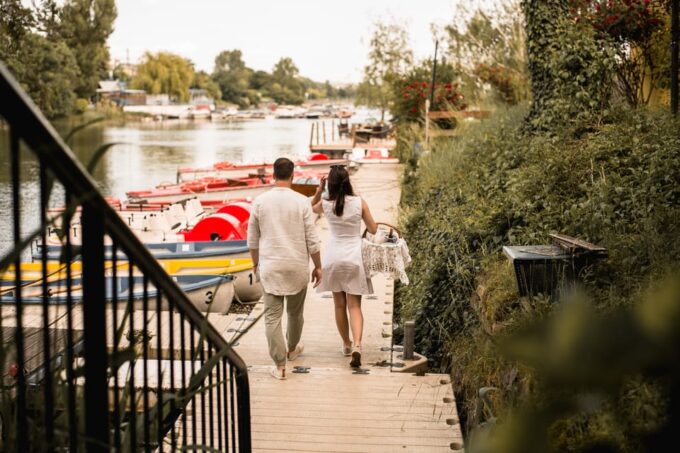 Vienna: Retro Boat Tour on the Danube River With Picnic - Cozy Picnic in Private