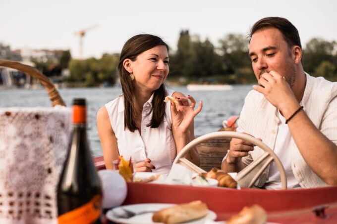 Vienna: Retro Boat Tour on the Danube River With Picnic - Frequently Asked Questions