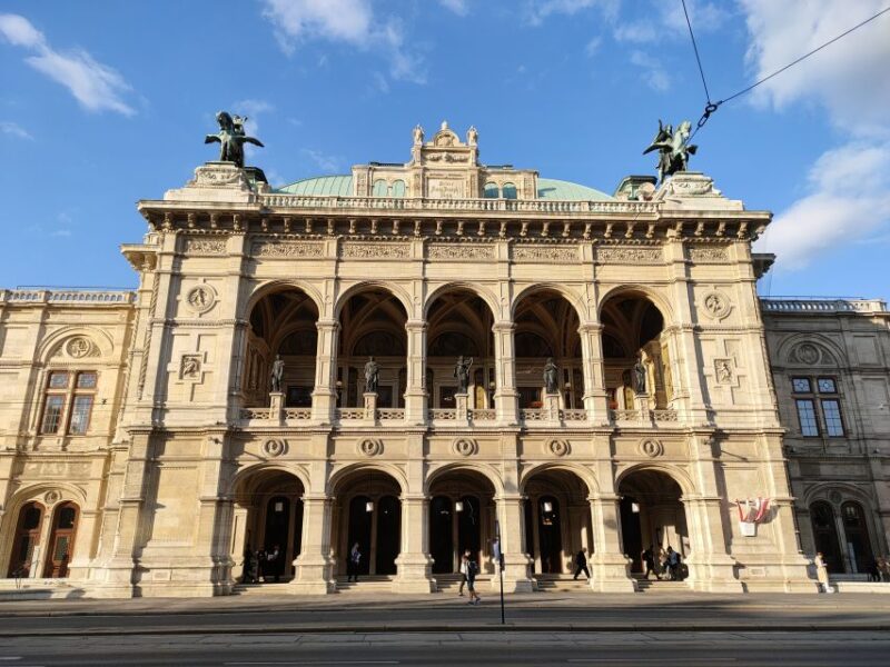 Vienna: Schönbrunn Palace and City Center Guided Tour - Meeting Point