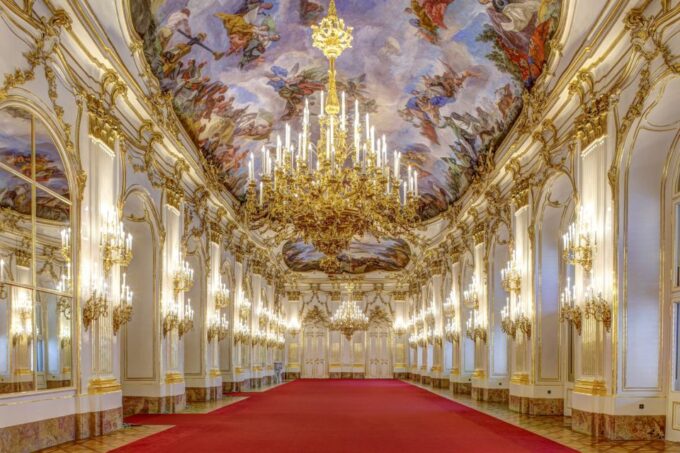Vienna: Schönbrunn Palace Evening Tour, Dinner and Concert - Drinks and Dinner Options