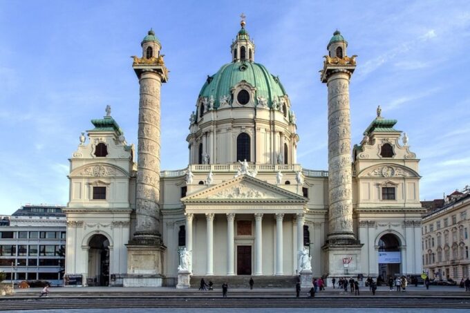 Vienna: Sightseeing Tour in an 10 Seats Electric Classic Car - Vehicle Specifications