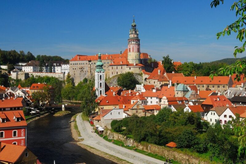 Vienna: Sightseeing Transfer to Prague via Cesky Krumlov - Highlights of Cesky Krumlov Tour
