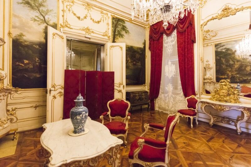 Vienna: Skip-the-Line Schonbrunn Palace and Gardens Tour - Visiting the Gloriette