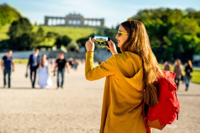 Vienna: Skip-the-Line Schonbrunn Palace and Gardens Tour - Getting to the Tour