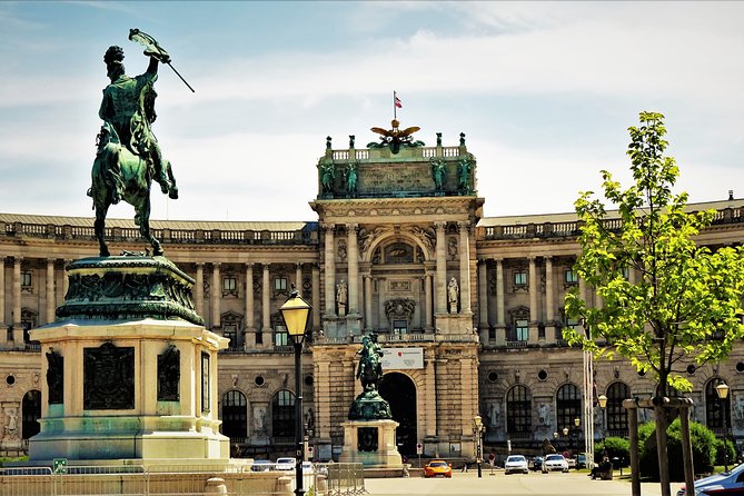 Vienna Snapshots, a Private Half-Day Driving Tour With Lots of Photo Ops! - Discovering Belvedere Museum and Hundertwasserhaus