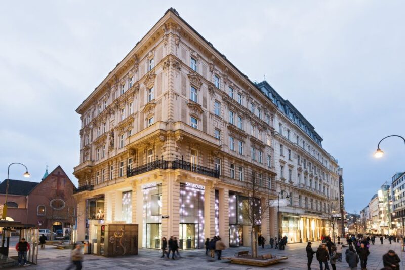 Vienna: Swarovski House Tour With Champagne and Gift - Captivating Light Art Installation