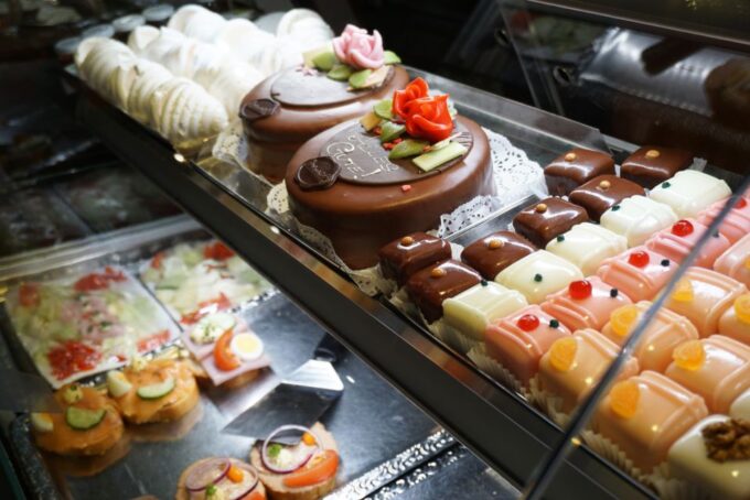 Vienna Sweet Secrets Dessert Tour With Lunch - Exploring Local Neighborhoods