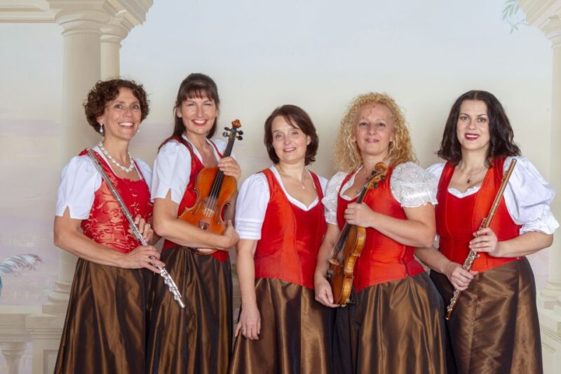 Vienna: Traditional Dinner Show at the Wiener Rathauskeller - Venue and Location