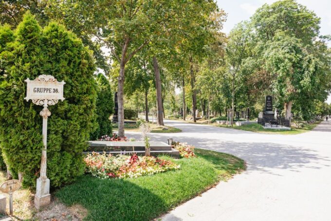 Vienna: Vienna Central Cemetery Guided Walking Tour - Park-Like Premise From 19TH Century