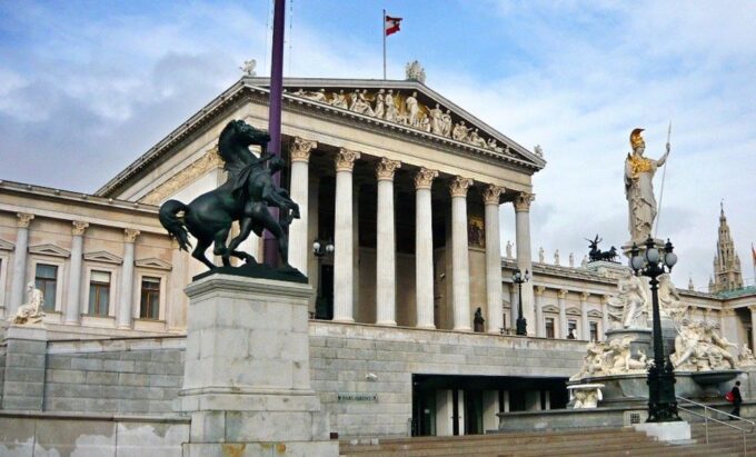 Vienna: Walking Tour of the Historic Ringstrasse - Impressive 19th-Century Architecture