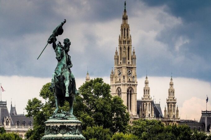 Vienna: Walking Tour of the Historic Ringstrasse - Architects, Artists, and the Wealthy