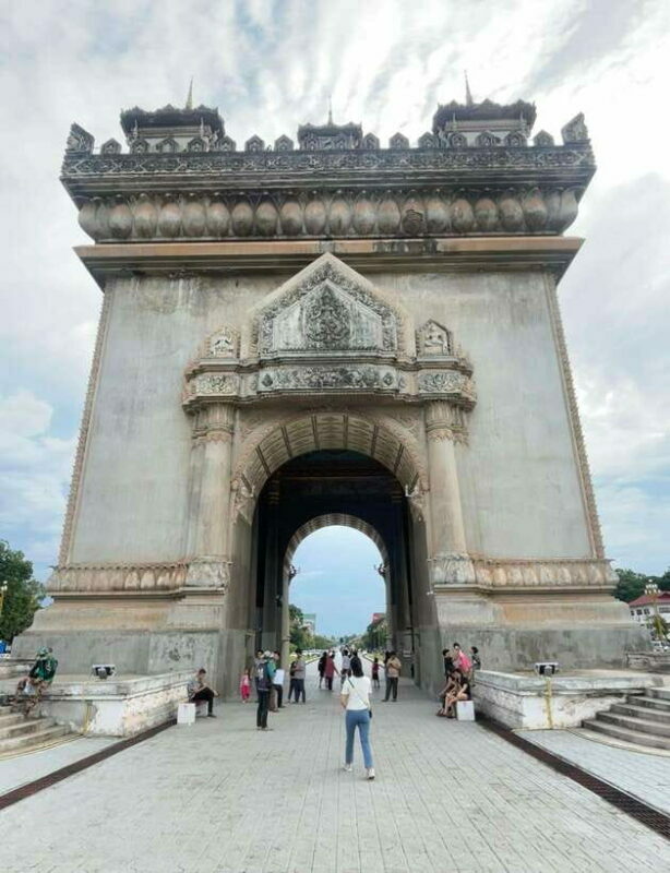 Vientiane IG tour & Patuxay monument - Key Points