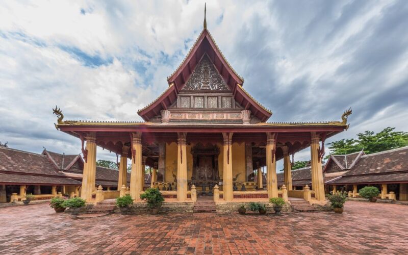 Vientiane: Private Full-Day Tour With Buddha Park and Lunch - Patuxai Monument