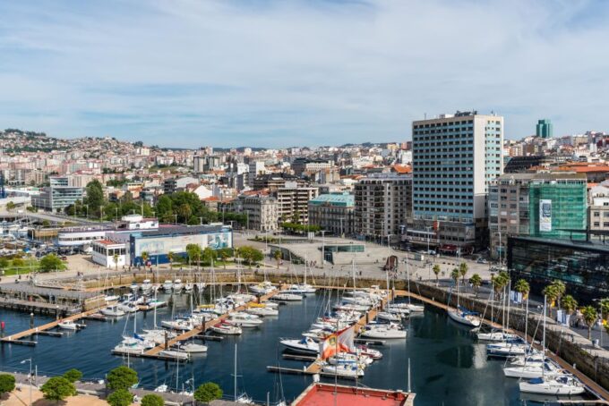 Vigo: Private Walking Tour Around the City With Beer or Wine - Group Size and Languages