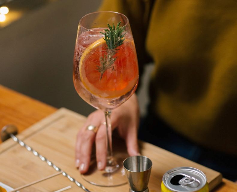 Vila Nova De Gaia: Cocktail Making Workshop - Workshop Inclusions