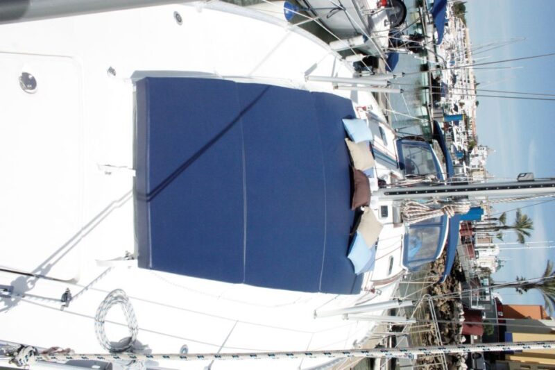 Vilamoura: Coastal Cruise on a Luxury Sailing Yacht - Language Options for the Cruise