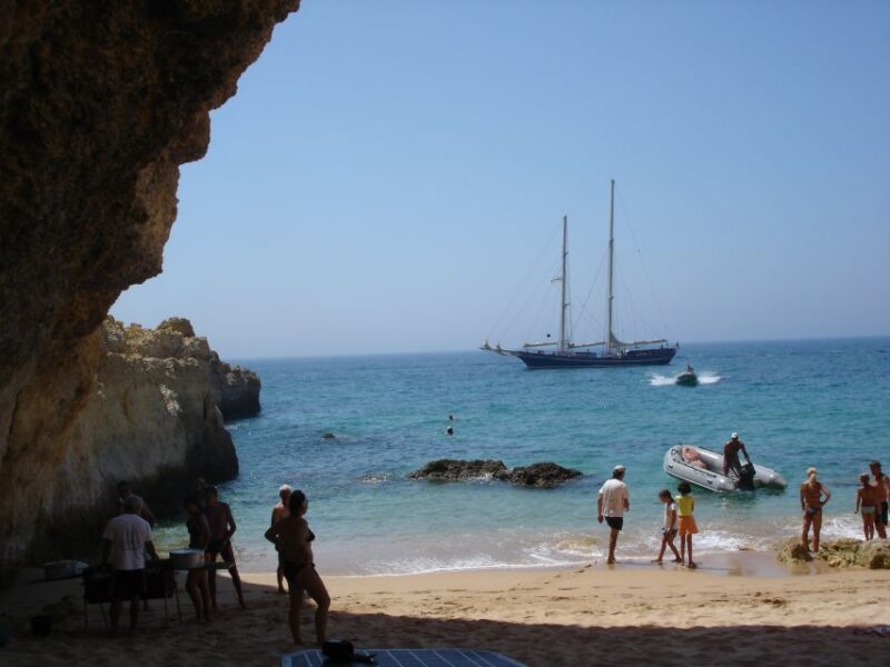 Vilamoura: Full-Day Algarve Cruise With BBQ Lunch on Beach - What to Bring