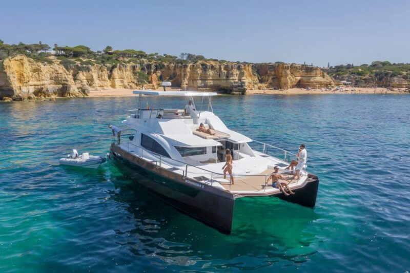 Vilamoura: Luxury Catamaran up to 18 People - Yacht Features and Amenities