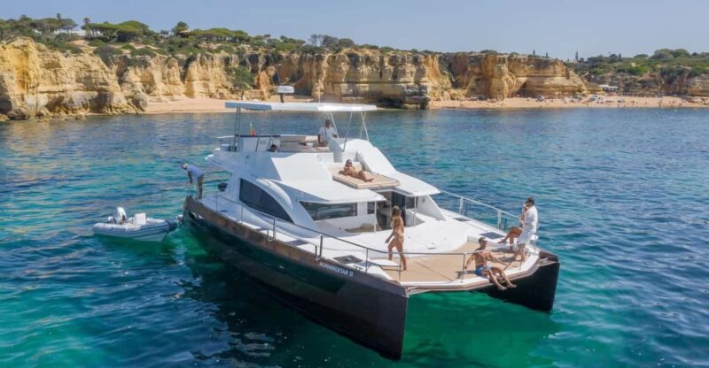 Vilamoura: Luxury Catamaran up to 18 People - Dining and Beverage Options