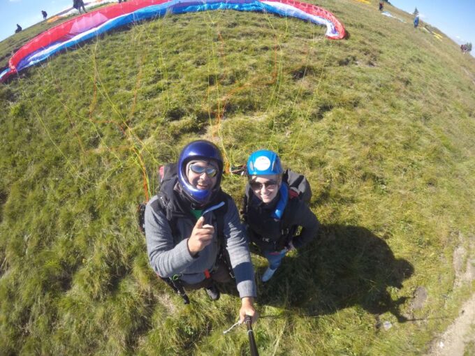 Villach/Ossiachersee: Paragliding Action Tandem Flight - Flight Equipment and Safety Briefing